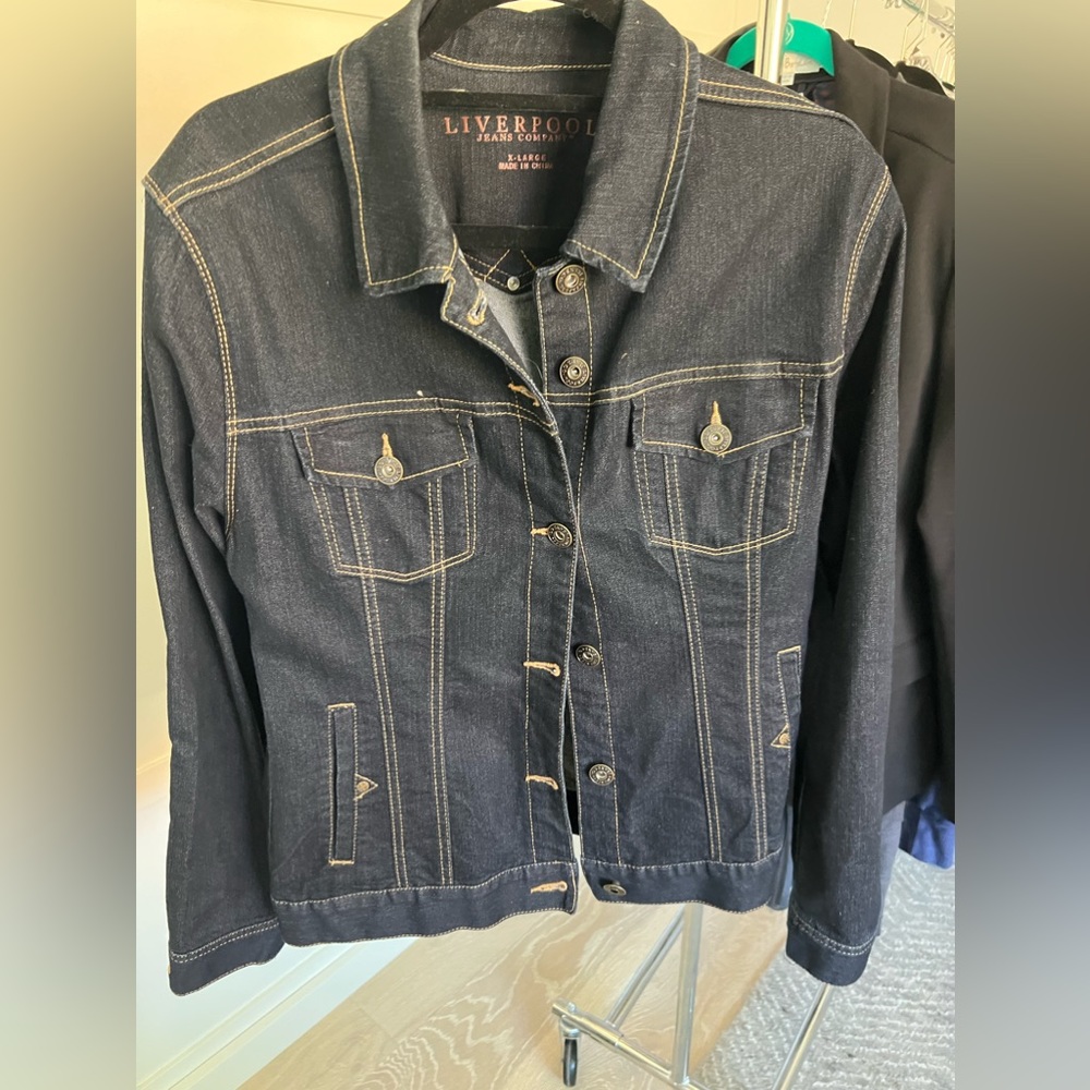 Dark stretch denim jean jacket